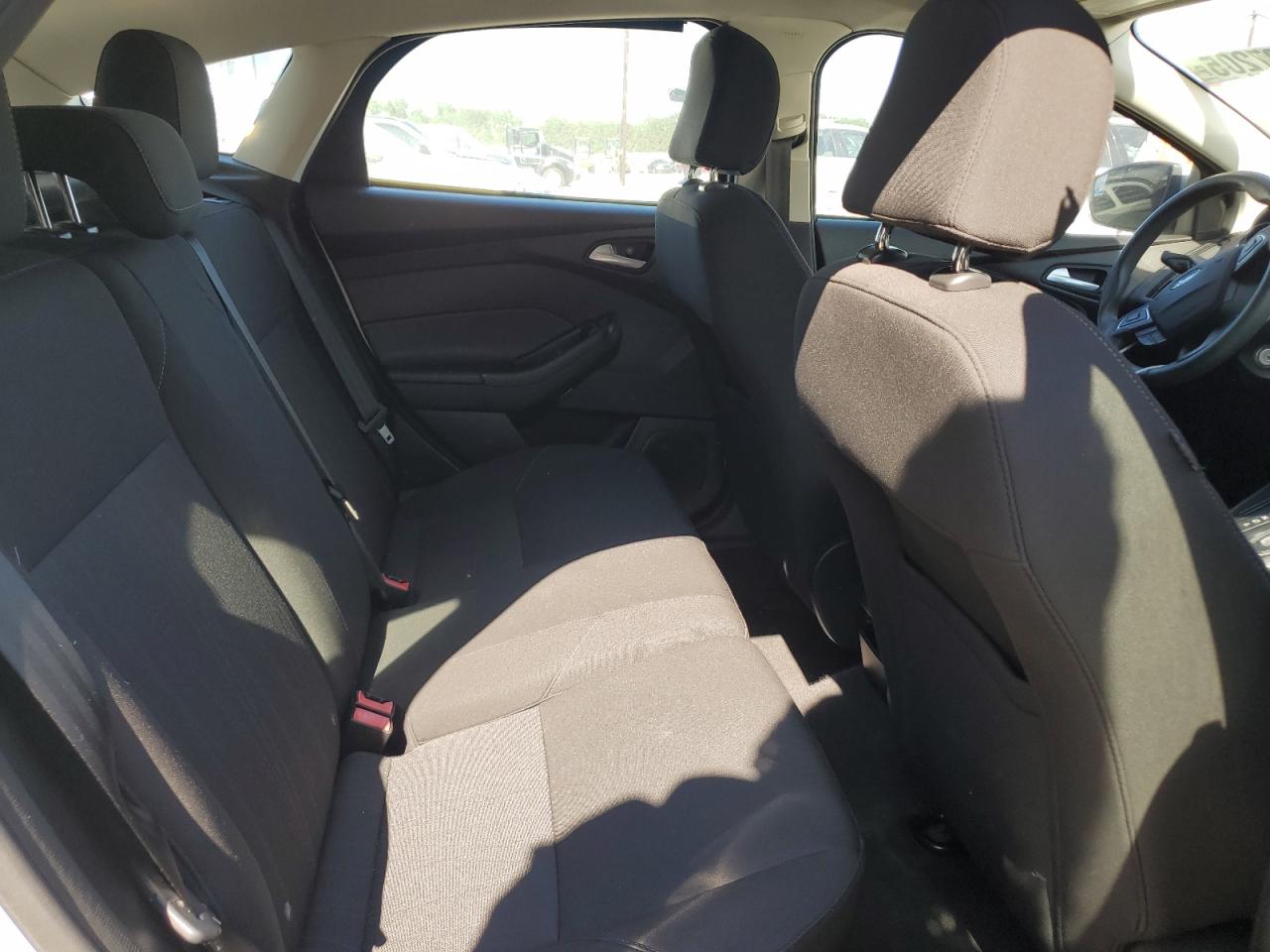 2016 Ford Focus Se VIN: 1FADP3K22GL255423 Lot: 70227205