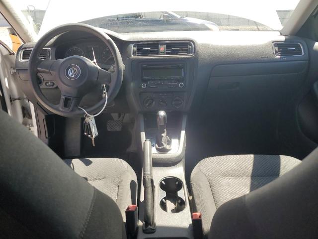 Sedans VOLKSWAGEN JETTA 2012 Biały