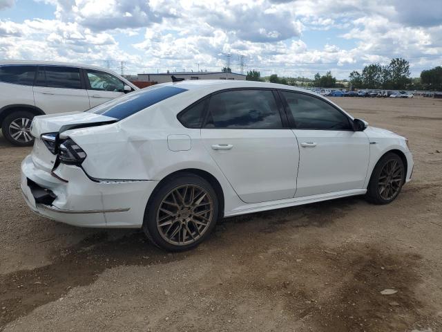  VOLKSWAGEN PASSAT 2018 Белы