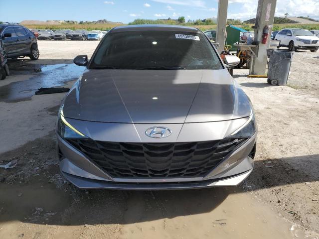  HYUNDAI ELANTRA 2022 Серебристый