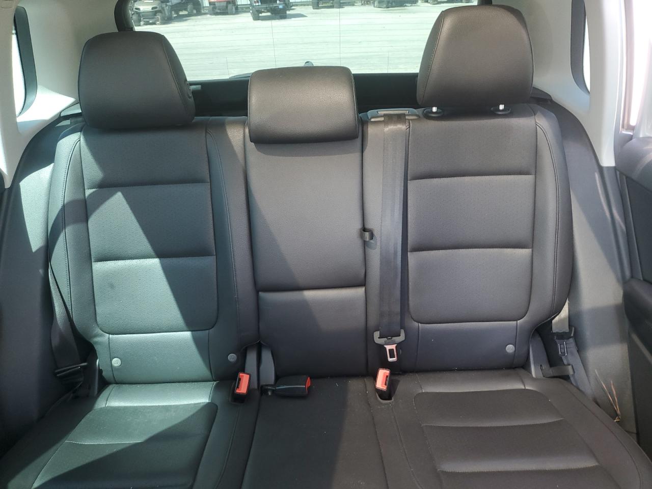 2017 Volkswagen Tiguan Wolfsburg VIN: WVGSV7AX2HK041370 Lot: 68865975