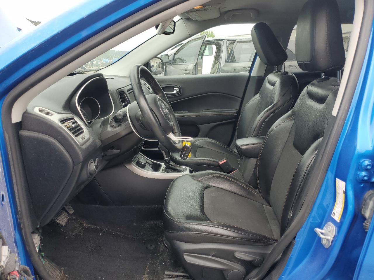 2018 Jeep Compass Latitude VIN: 3C4NJDBBXJT337272 Lot: 69132875