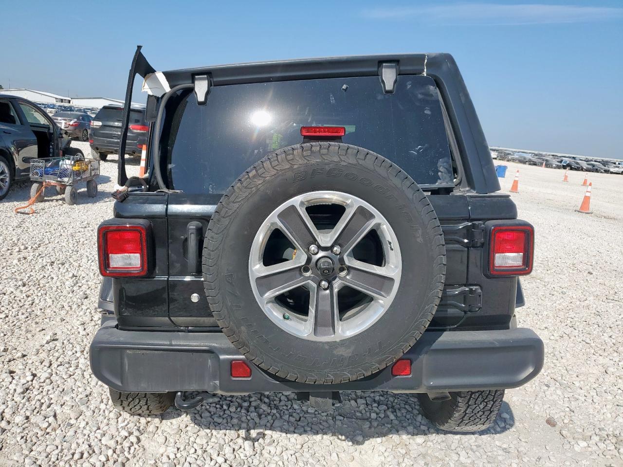 2018 Jeep Wrangler Unlimited Sahara VIN: 1C4HJXEG2JW321924 Lot: 86167895