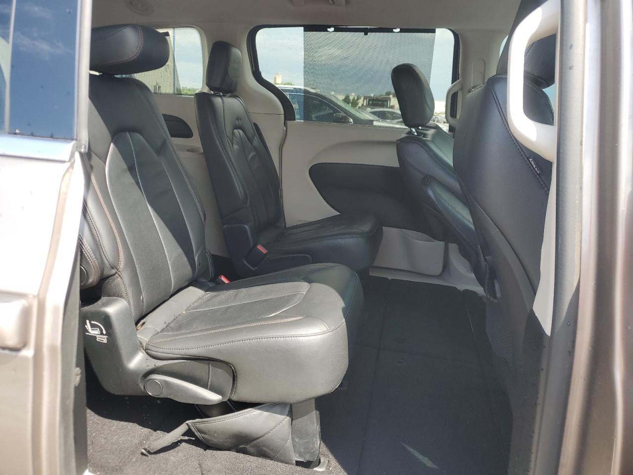 2017 Chrysler Pacifica Touring L VIN: 2C4RC1BG5HR704842 Lot: 69787415