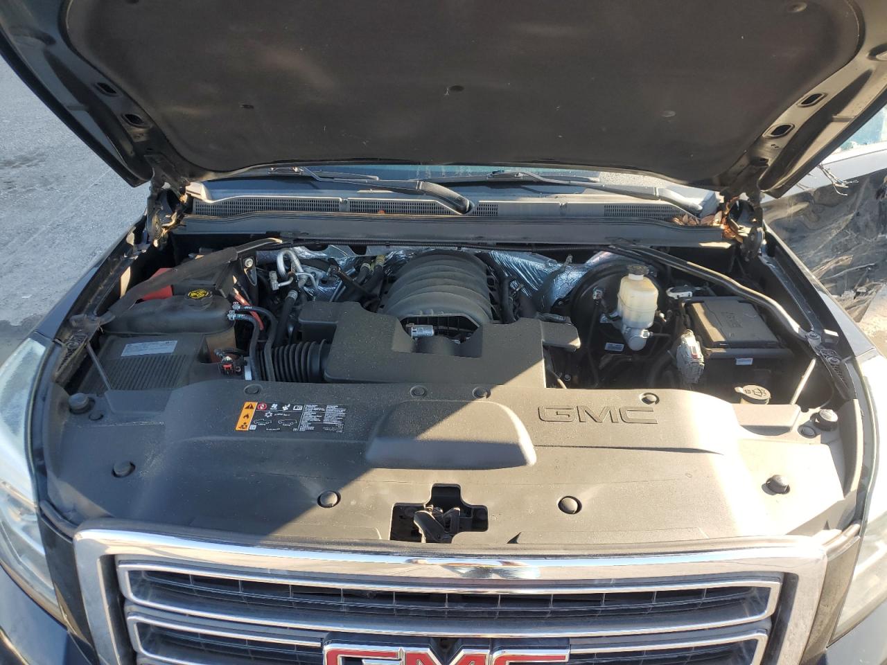 2018 GMC Yukon Xl C1500 Slt VIN: 1GKS1GKC0JR317512 Lot: 68146525