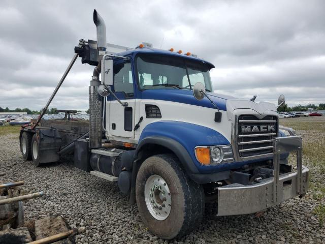 2004 MACK CT - TRUCKS YARD TRUCK à vendre chez Copart ON - LONDON