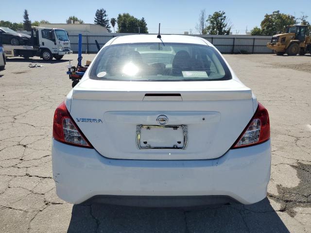  NISSAN VERSA 2018 Білий