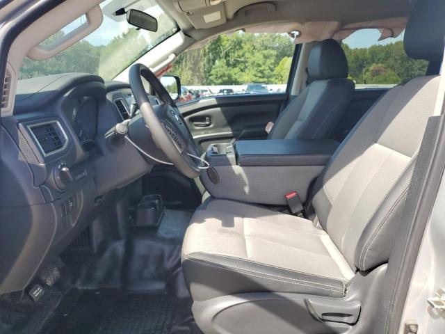  NISSAN TITAN 2018 Серебристый