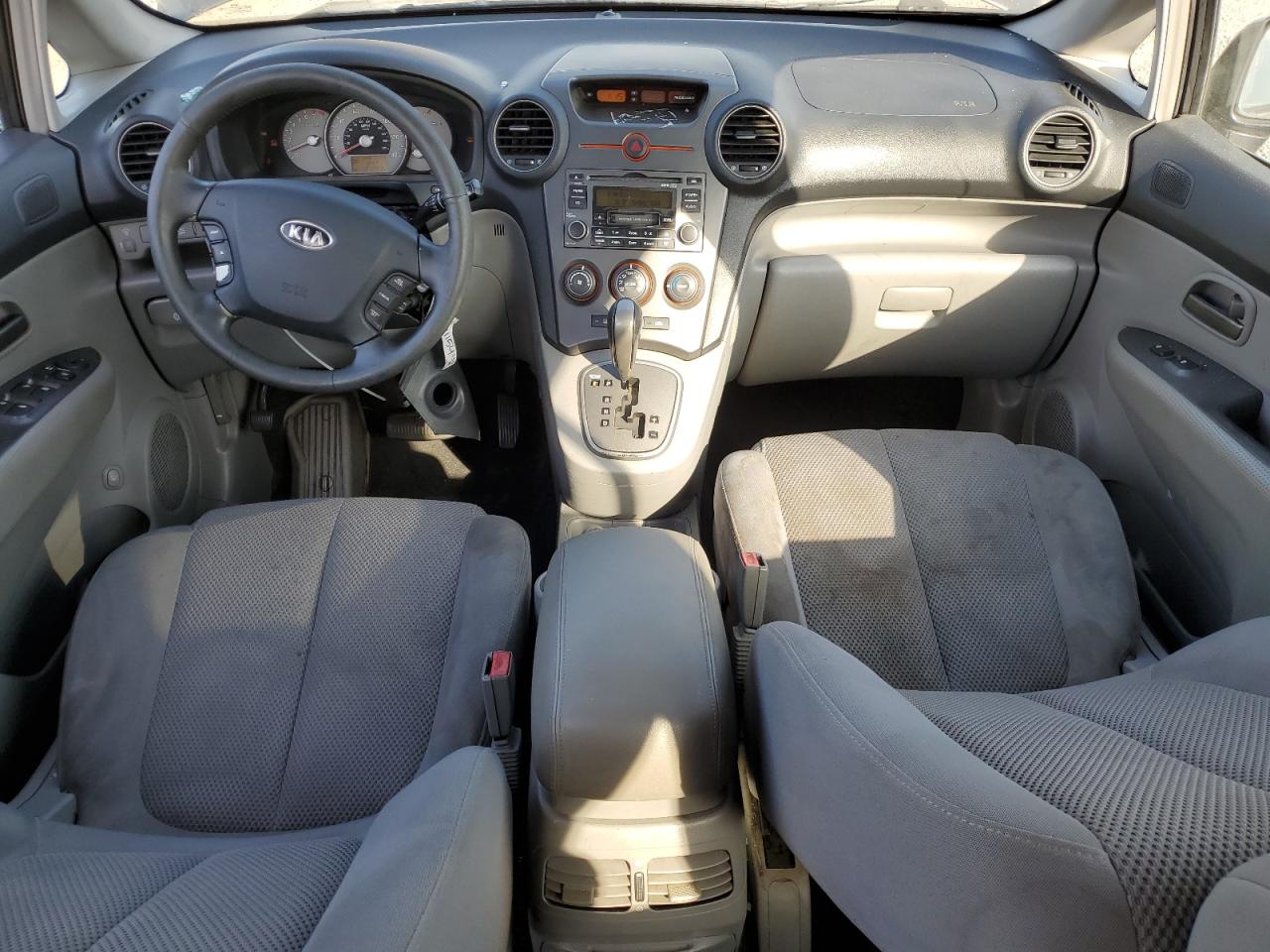 2007 Kia Rondo Lx VIN: KNAFG526877105579 Lot: 70117495