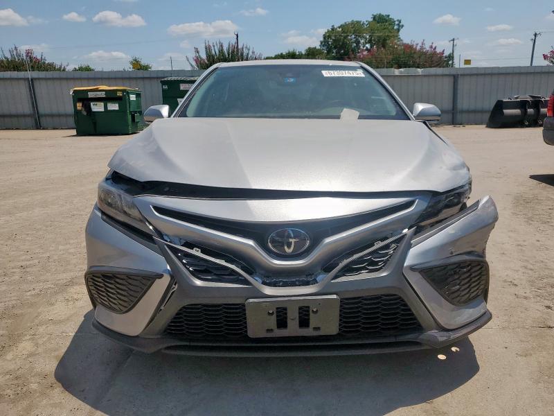  TOYOTA CAMRY 2023 Серебристый