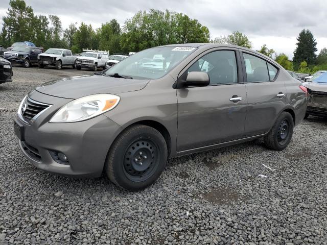 Sedans NISSAN VERSA 2013 Srebrny