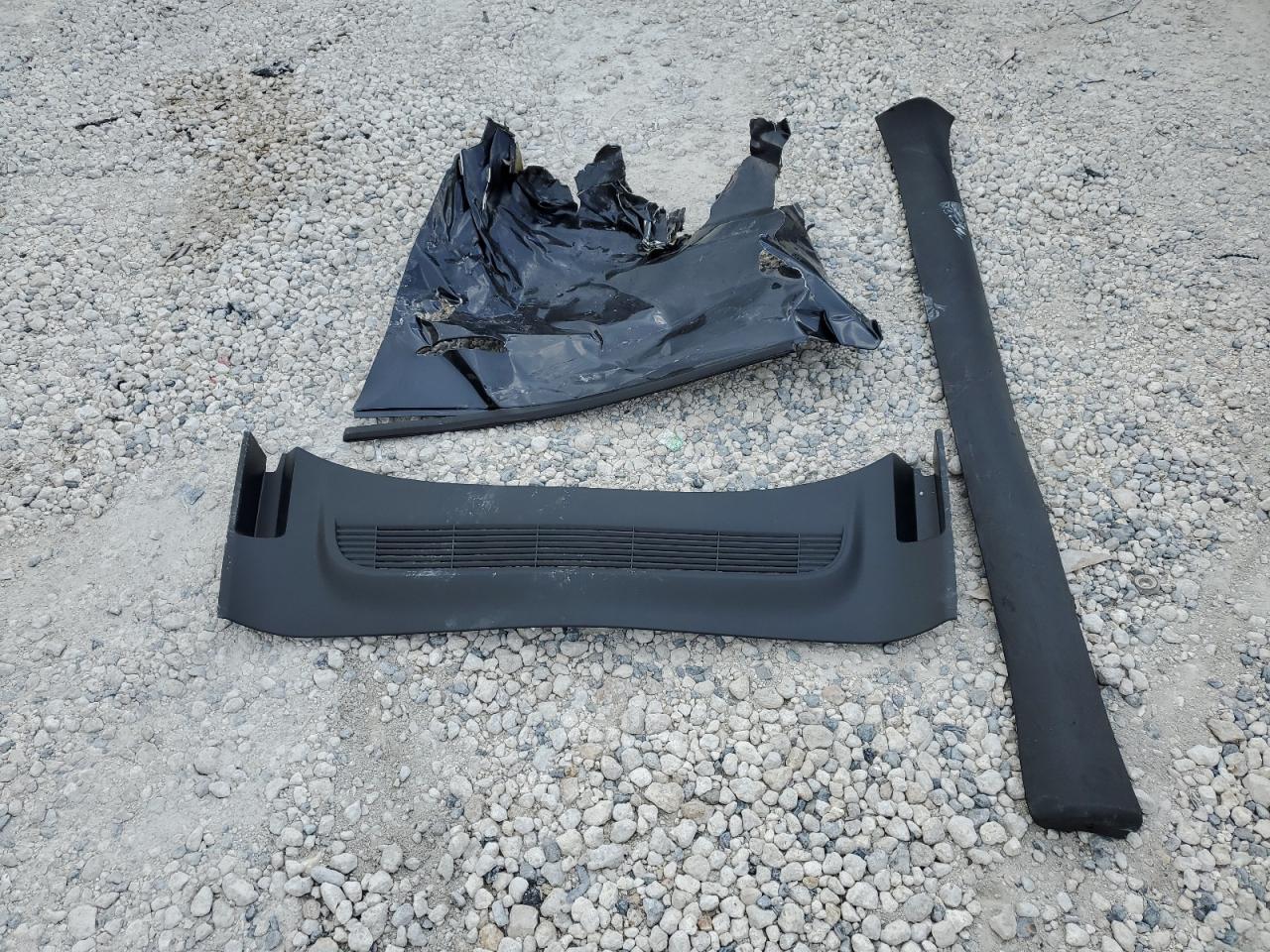 2026 Tesla Model Y VIN: 7SAYGDEE9TA407086 Lot: 70633355