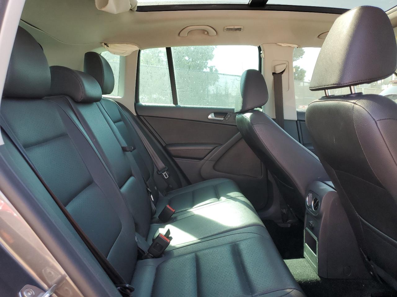 2015 Volkswagen Tiguan S VIN: WVGBV7AX0FW553215 Lot: 70423245