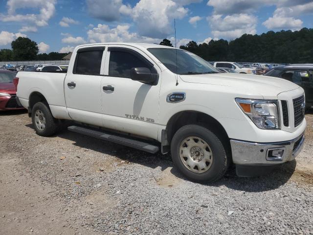  NISSAN TITAN 2017 Белы