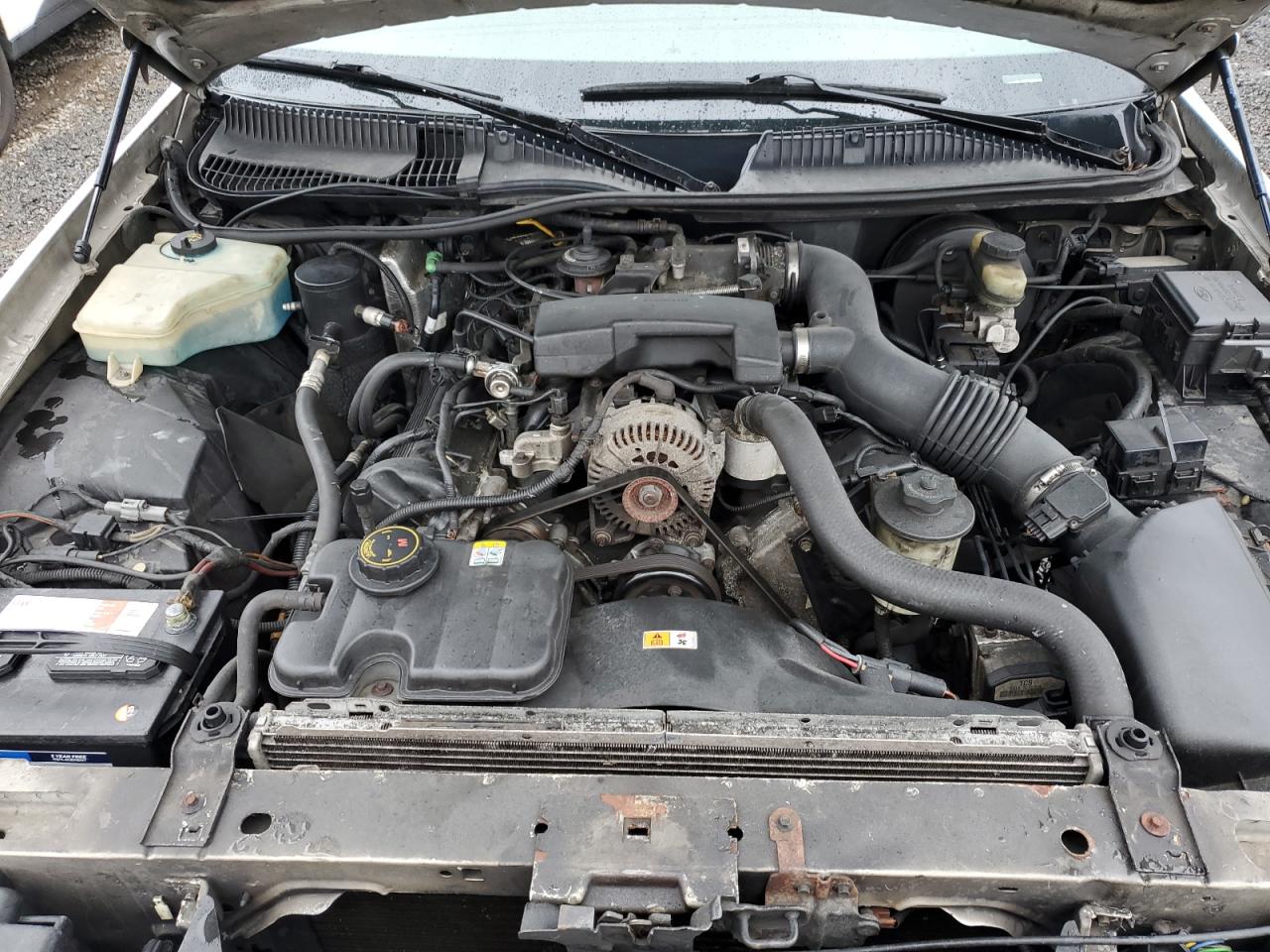 2001 Lincoln Town Car Signature VIN: 1LNHM82W01Y710425 Lot: 69591375