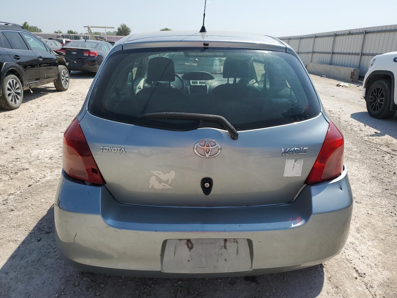 2008 Toyota Yaris VIN: JTDJT923185200598 Lot: 68918055