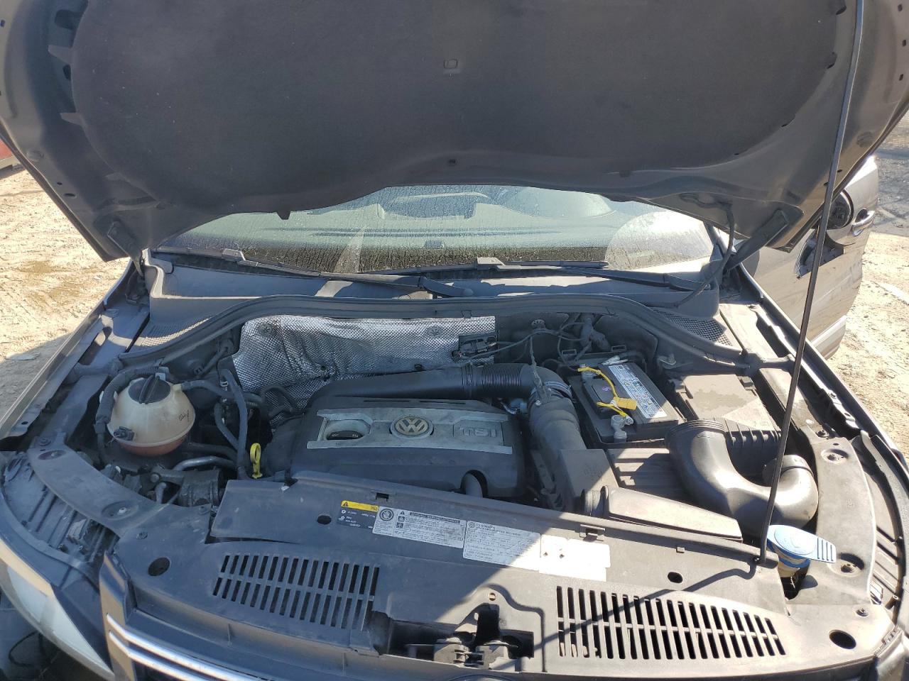 2015 Volkswagen Tiguan S VIN: WVGBV7AX0FW553215 Lot: 70423245