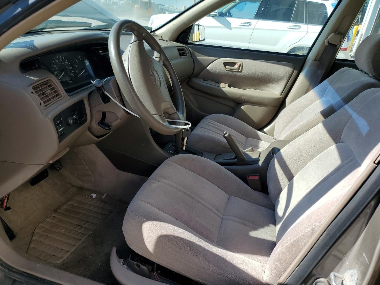 1999 Toyota Camry VIN: JT2BF28K2X0219943 Lot: 70005325