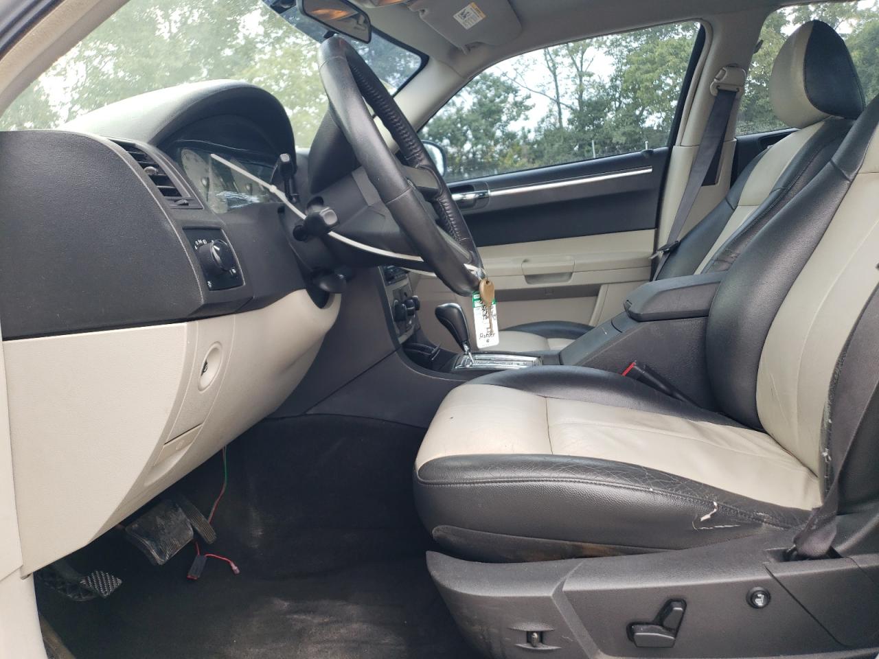 2005 Chrysler 300 Touring VIN: 2C3AA53G85H594397 Lot: 68769545