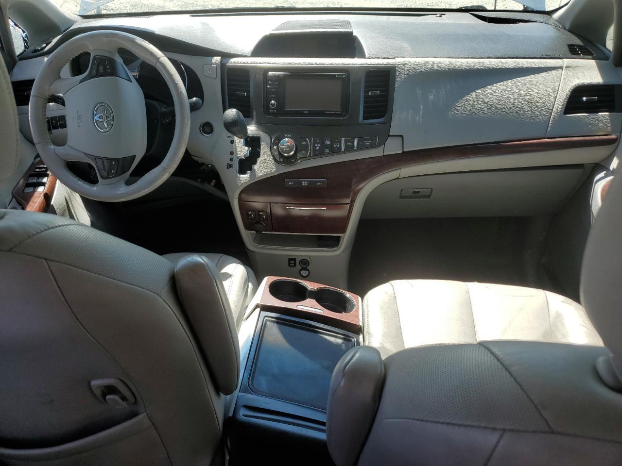 2013 Toyota Sienna Xle VIN: 5TDYK3DC4DS327183 Lot: 70894995
