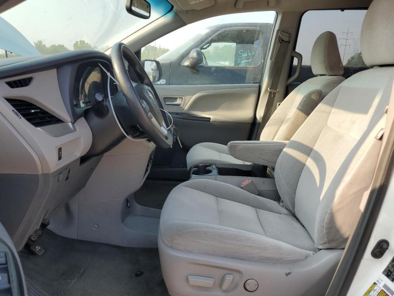 2017 Toyota Sienna Le VIN: 5TDKZ3DC0HS811309 Lot: 68946095