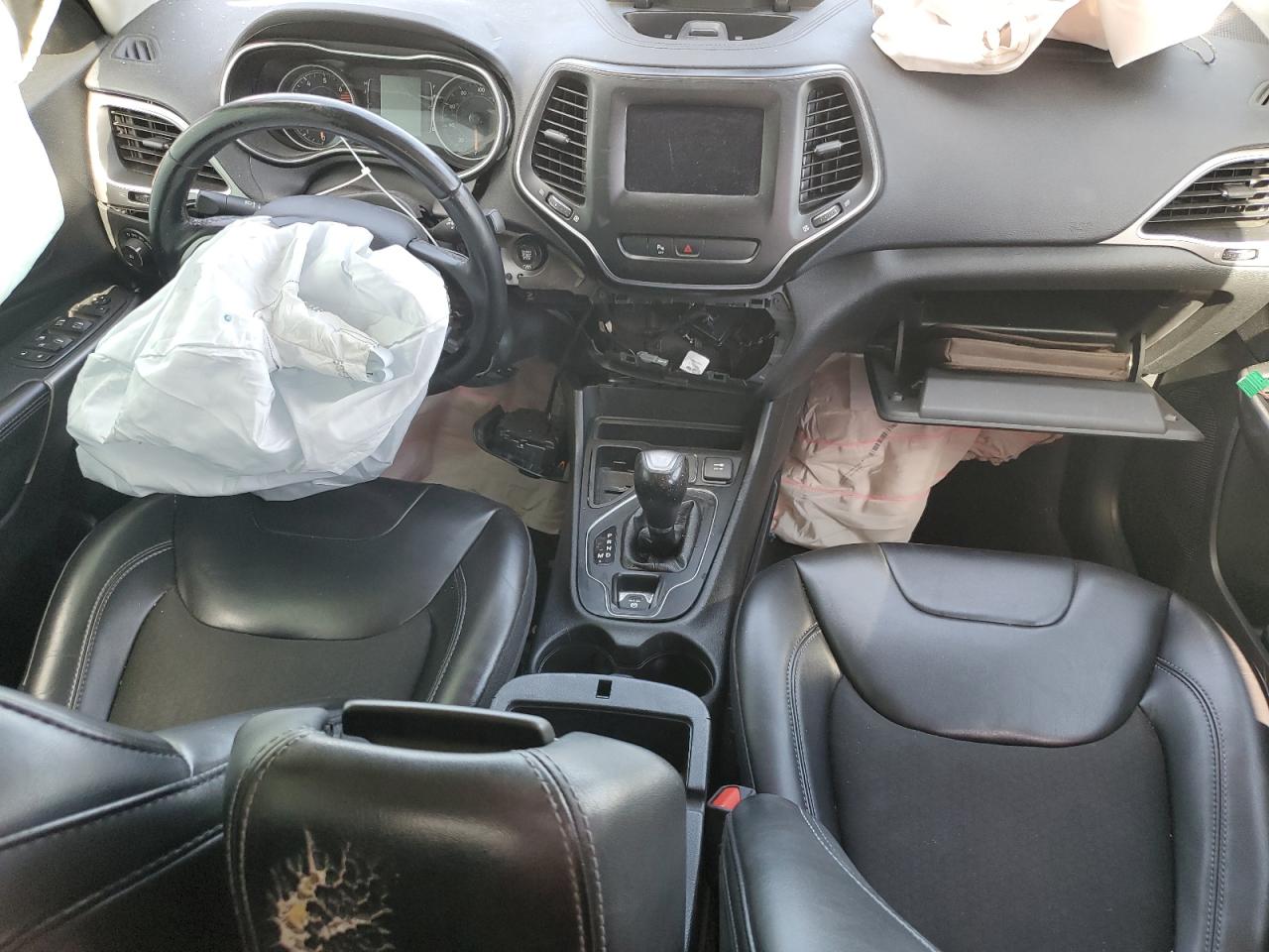 2019 Jeep Cherokee Latitude Plus VIN: 1C4PJLLB2KD318644 Lot: 92442435