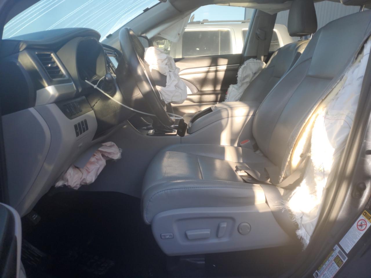 2019 Toyota Highlander Limited VIN: 5TDYZRFHXKS353856 Lot: 70135945