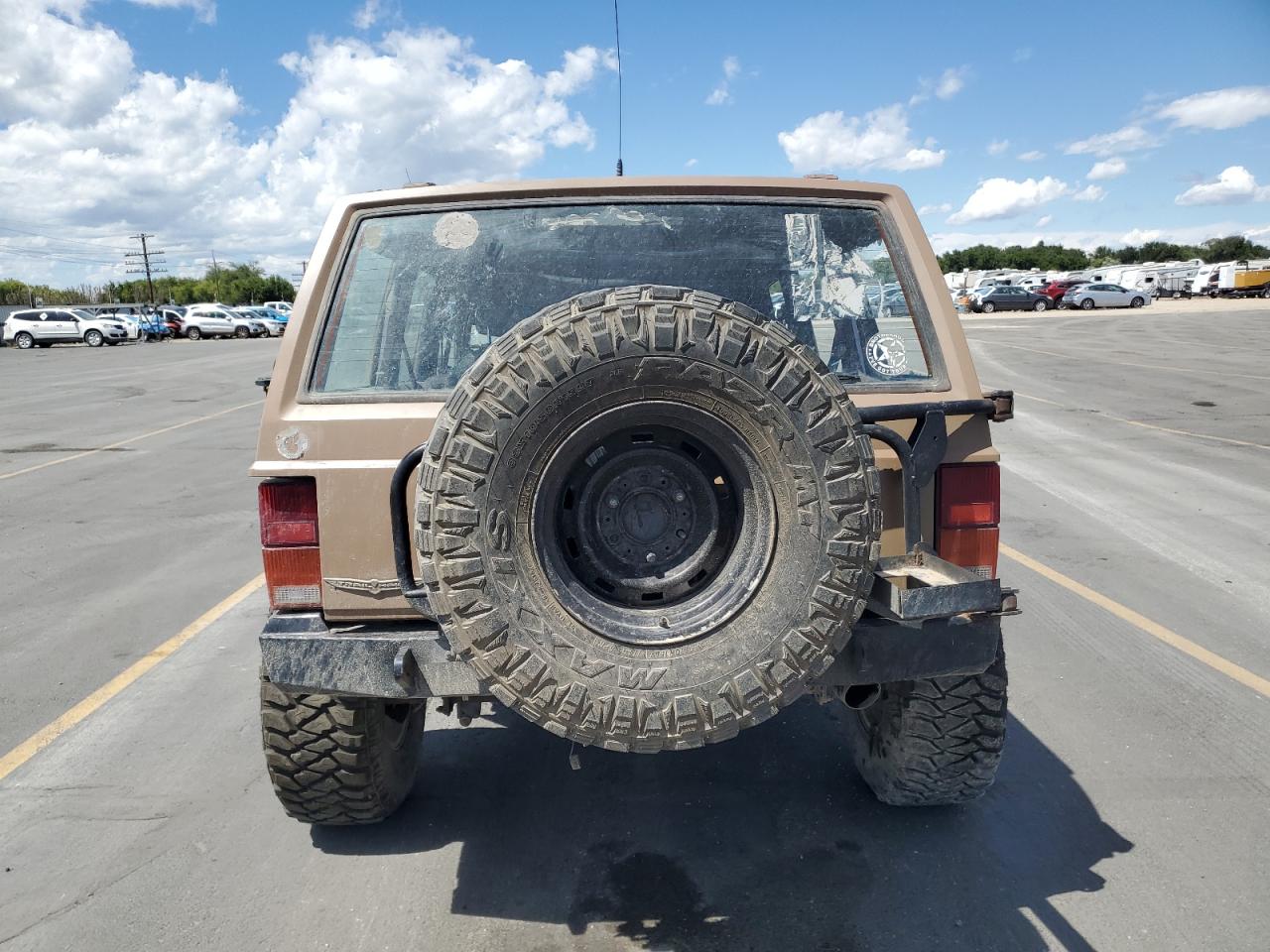1990 Jeep Cherokee Laredo VIN: 1J4FJ58L8LL265166 Lot: 68045525