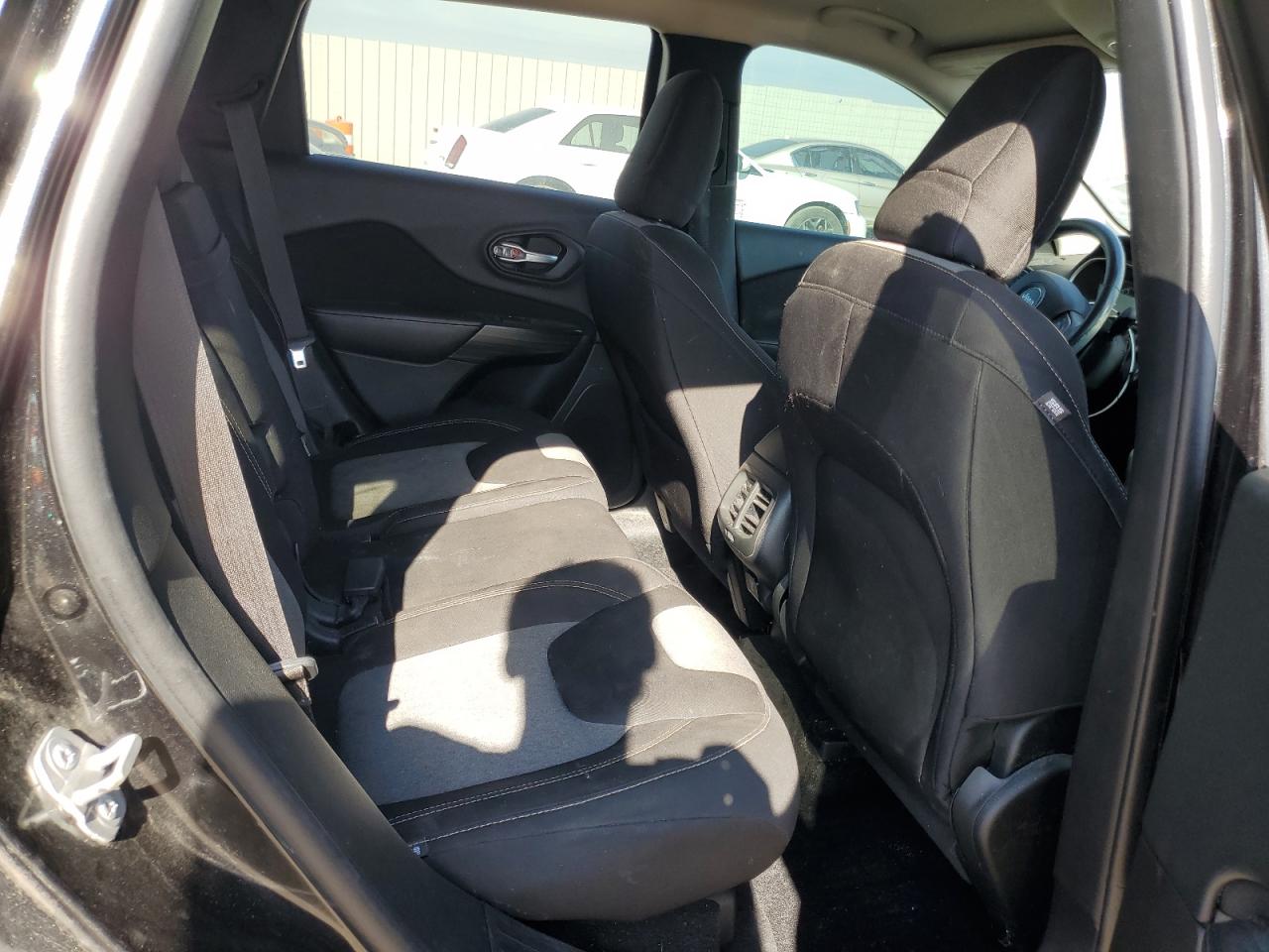 2014 Jeep Cherokee Latitude VIN: 1C4PJMCB1EW230831 Lot: 70687215