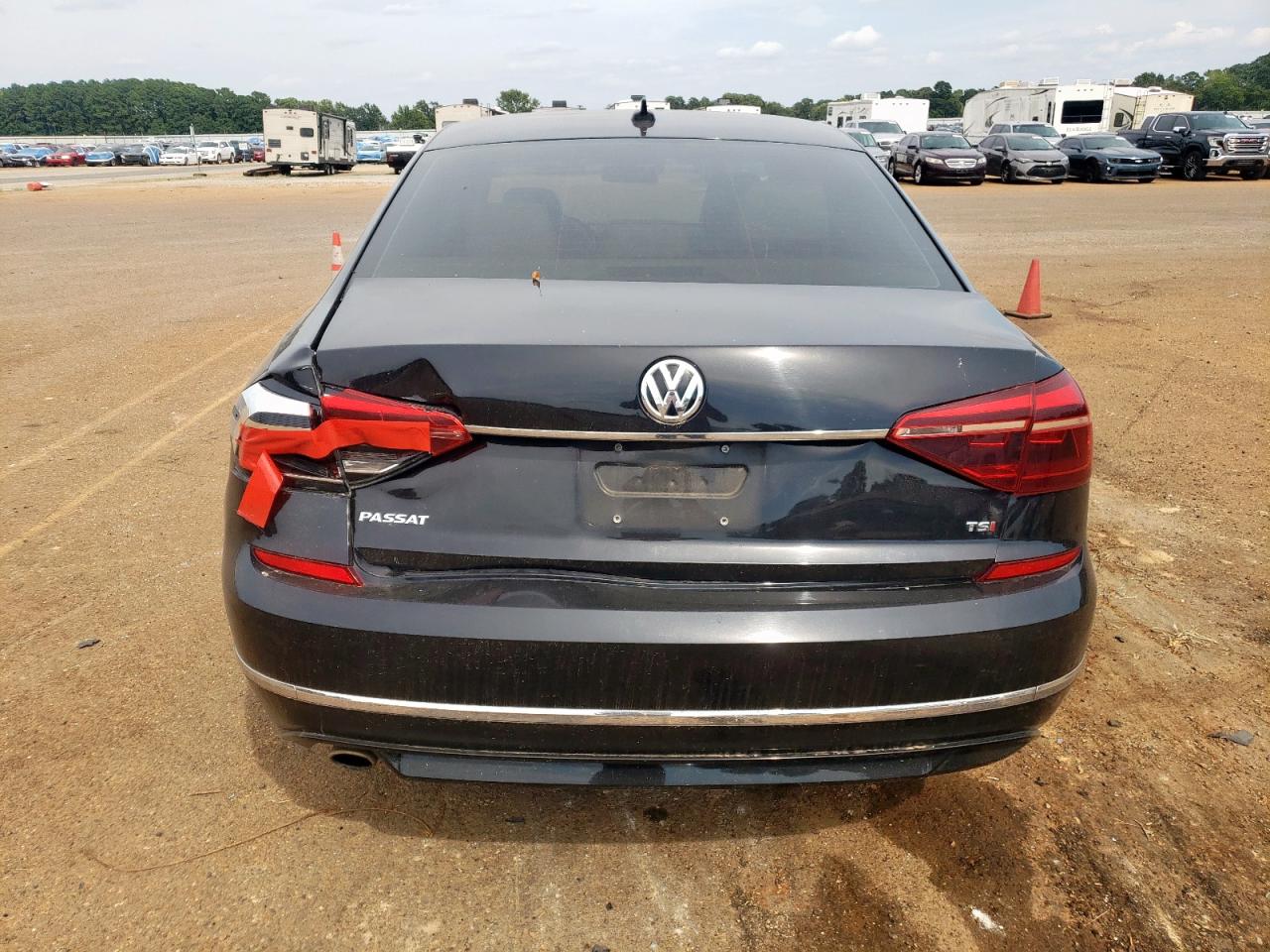 2017 Volkswagen Passat R-Line VIN: 1VWDT7A38HC047200 Lot: 69833415