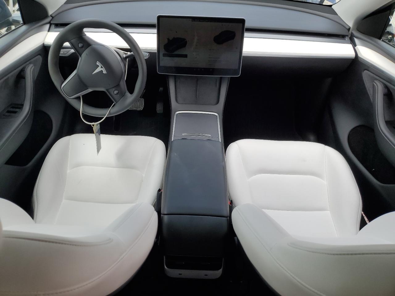 2024 Tesla Model Y VIN: 7SAYGDEE2RA327301 Lot: 69677385