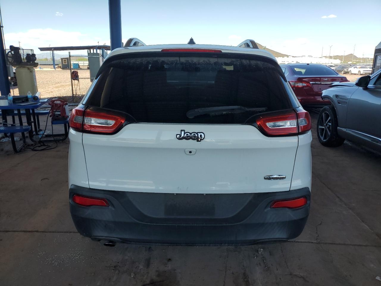 2015 Jeep Cherokee Latitude VIN: 1C4PJLCB2FW536674 Lot: 70784785