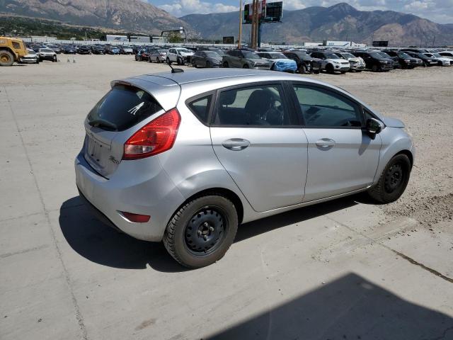 Hatchbacks FORD FIESTA 2012 Srebrny