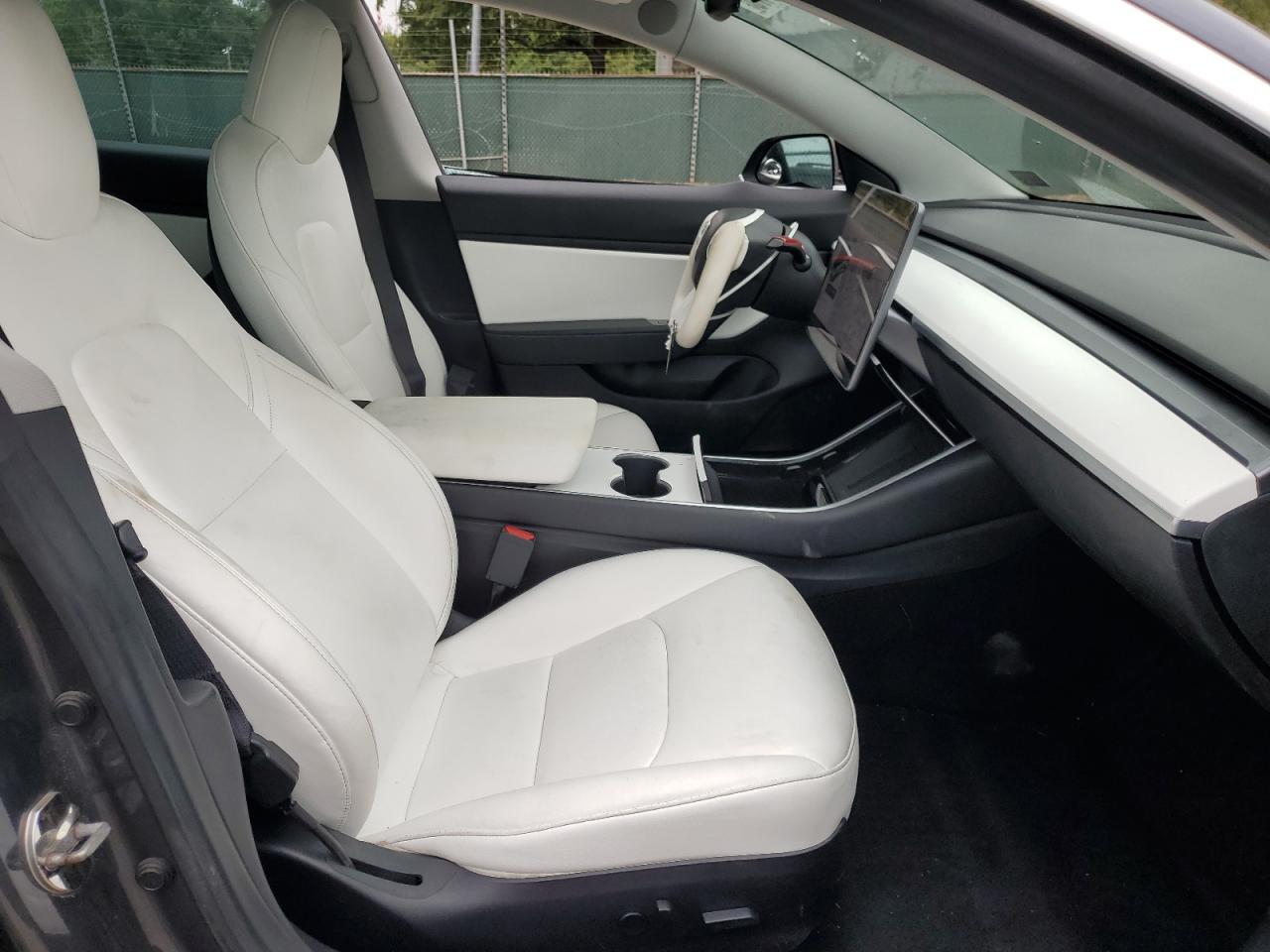 2018 Tesla Model 3 VIN: 5YJ3E1EBXJF170268 Lot: 68573475