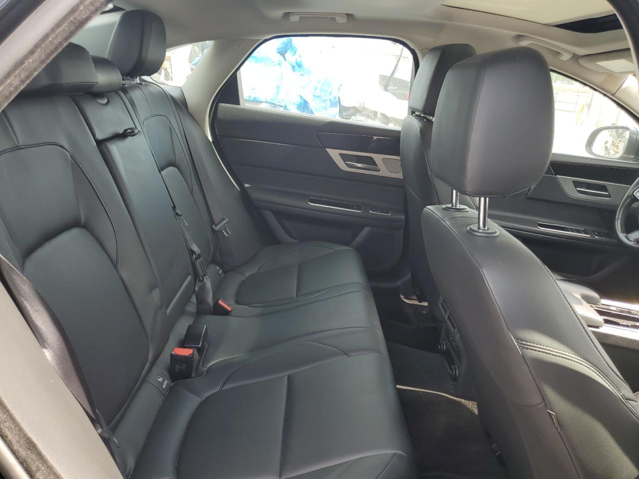 2016 Jaguar Xf Premium VIN: SAJBJ4BV6GCY18106 Lot: 70354565