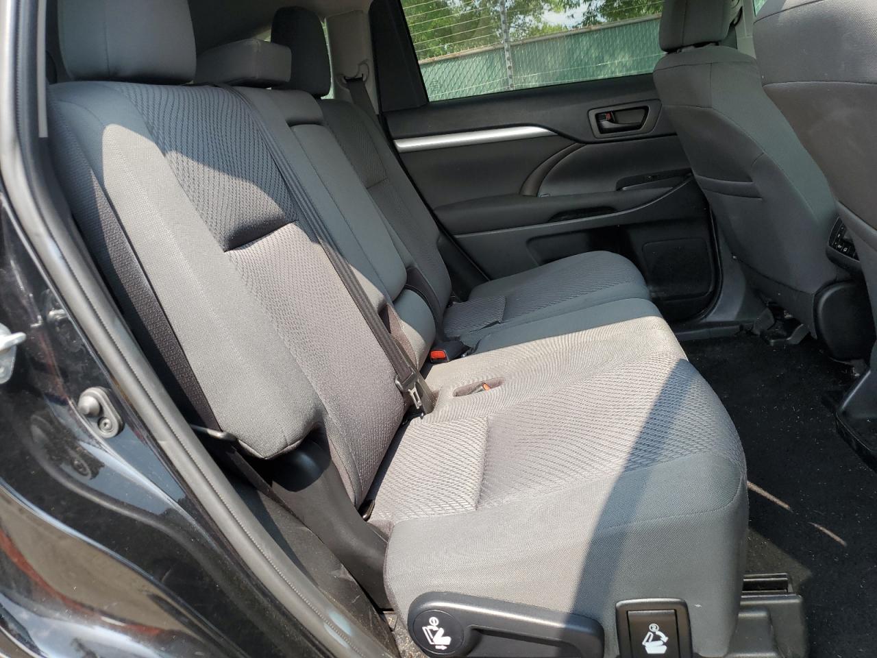 2019 Toyota Highlander Le VIN: 5TDBZRFH6KS988272 Lot: 67680645