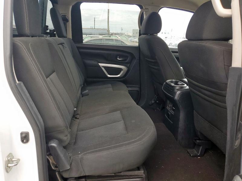 2017 NISSAN TITAN SV