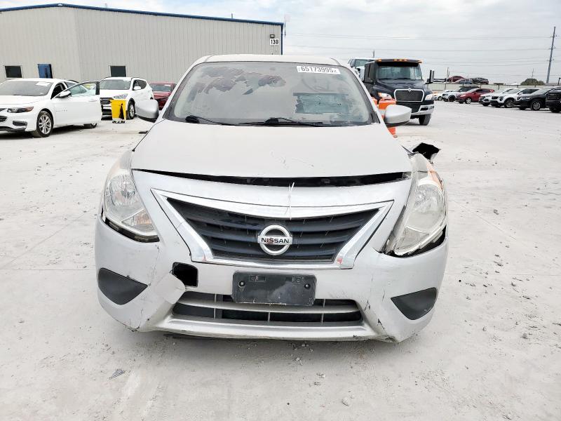 NISSAN VERSA 2019 Srebrny