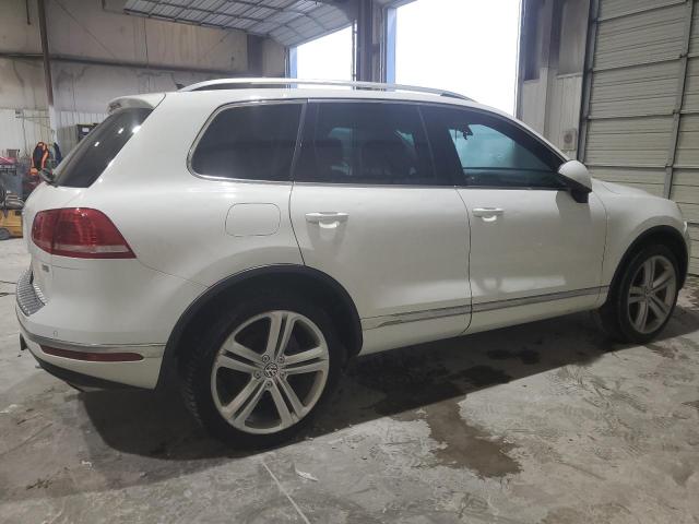 Паркетники VOLKSWAGEN TOUAREG 2017 Белы