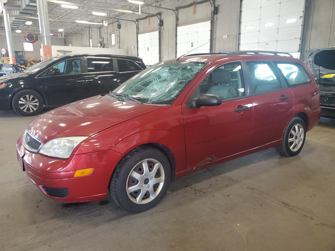 2005 Ford Focus Zxw red hatchback gas 1FAFP36N25W235374 photo #1