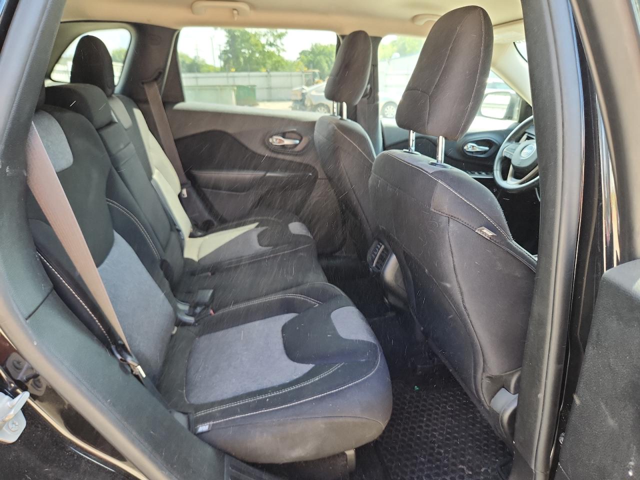 2014 Jeep Cherokee Latitude VIN: 1C4PJLCB4EW323546 Lot: 68656835