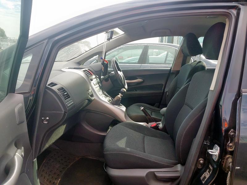 2011 TOYOTA AURIS TR