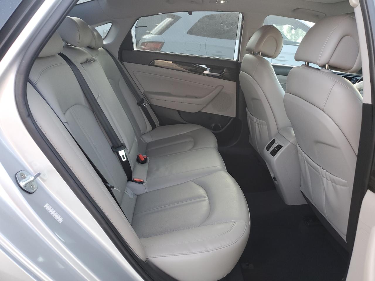 2017 Hyundai Sonata Hybrid VIN: KMHE34L37HA071417 Lot: 70205455