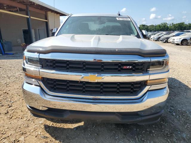  CHEVROLET SILVERADO 2018 Серебристый