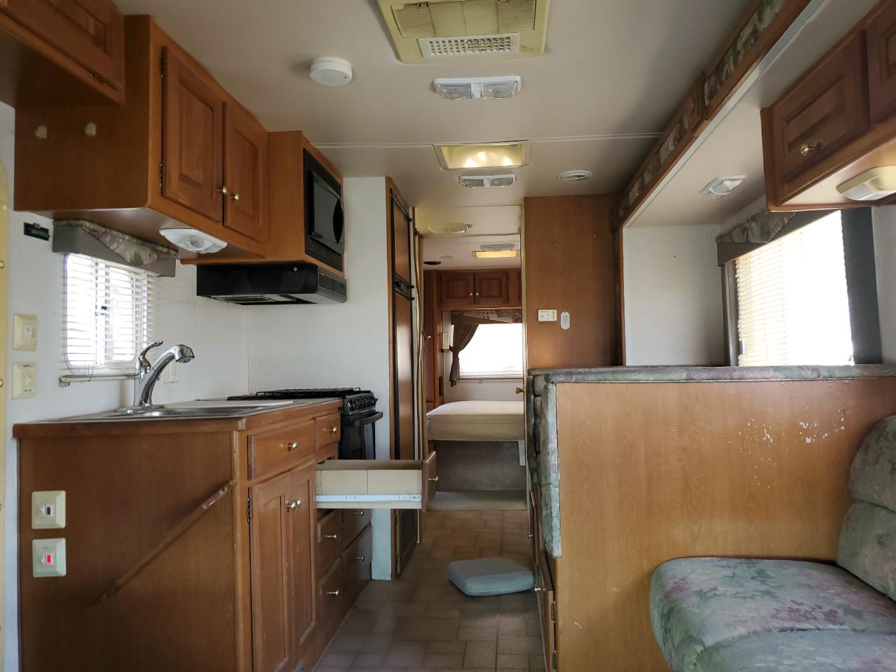 2001 Ford Econoline E450 Super Duty Cutaway Van VIN: 1FDXE45S61HB66426 Lot: 67051235