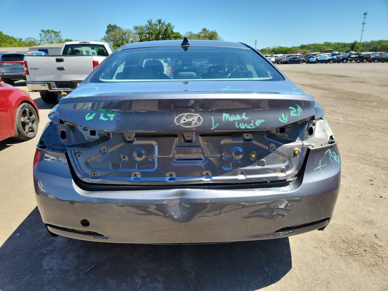 2016 Hyundai Genesis 3.8L VIN: KMHGN4JE1GU107669 Lot: 70215255