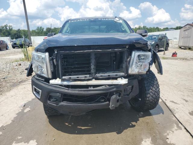  NISSAN TITAN 2018 Czarny