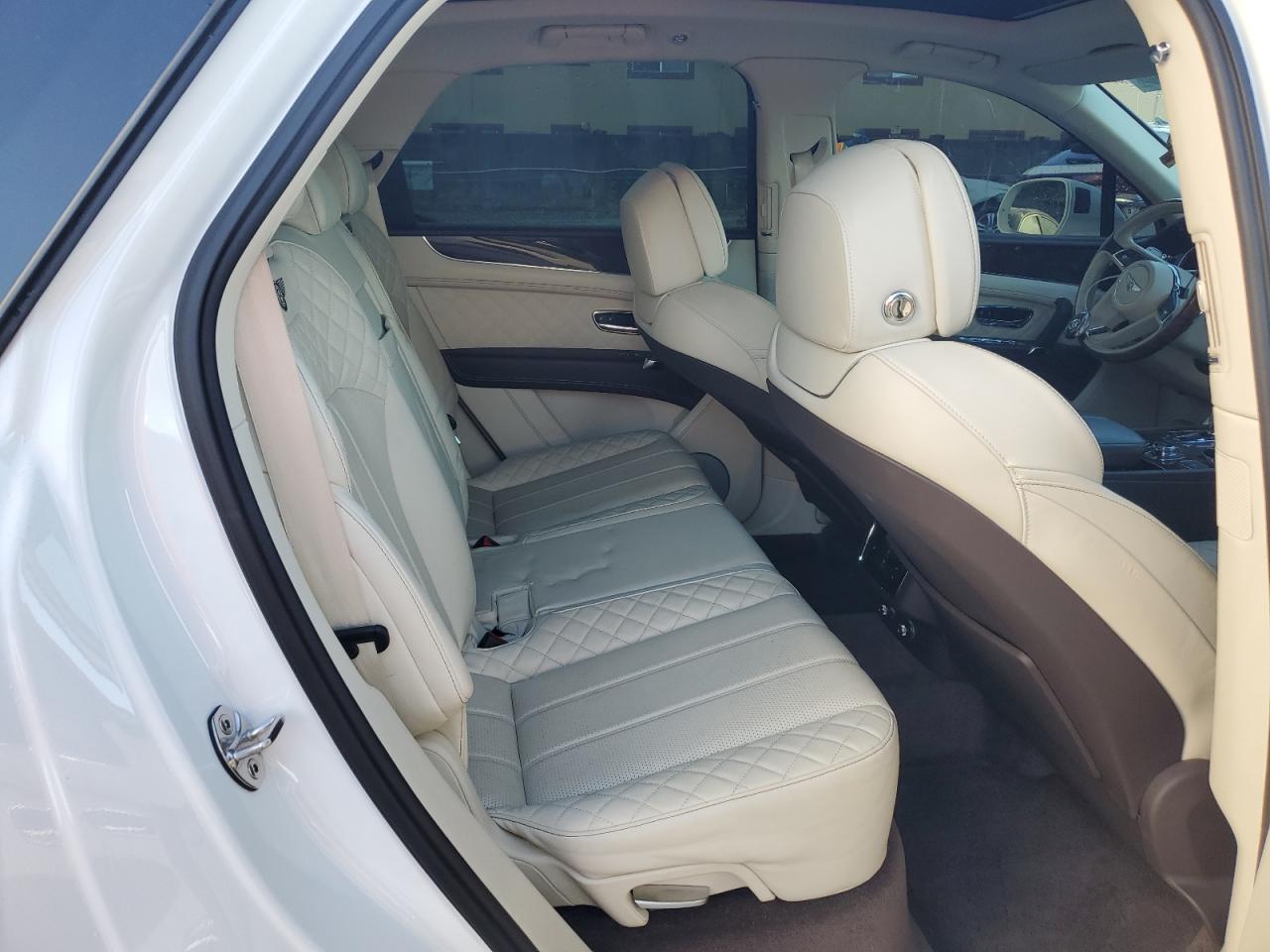 2020 Bentley Bentayga VIN: SJAAJ2ZV4LC027640 Lot: 67953885