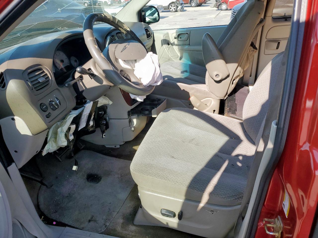 2006 Chrysler Town & Country Lx VIN: 1A4GP44R46B568737 Lot: 69033045