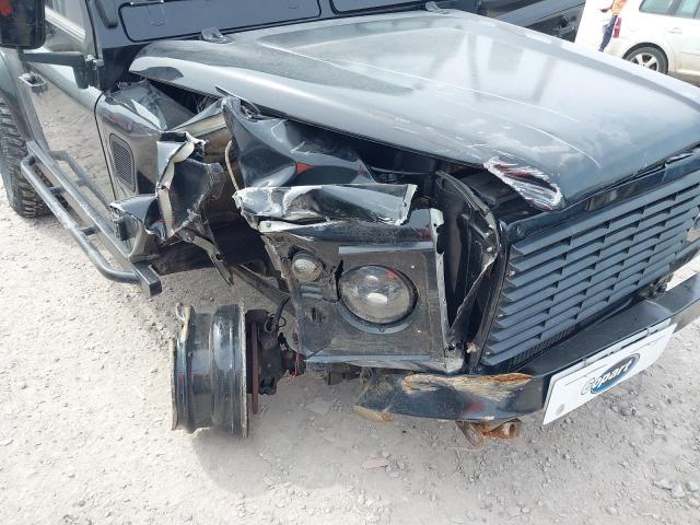 2001 LAND ROVER DEFENDER 9
